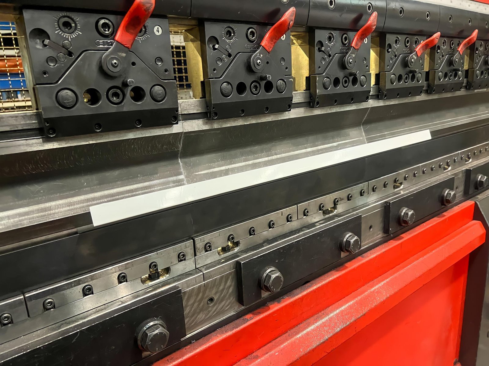 Machine de pliage de métal