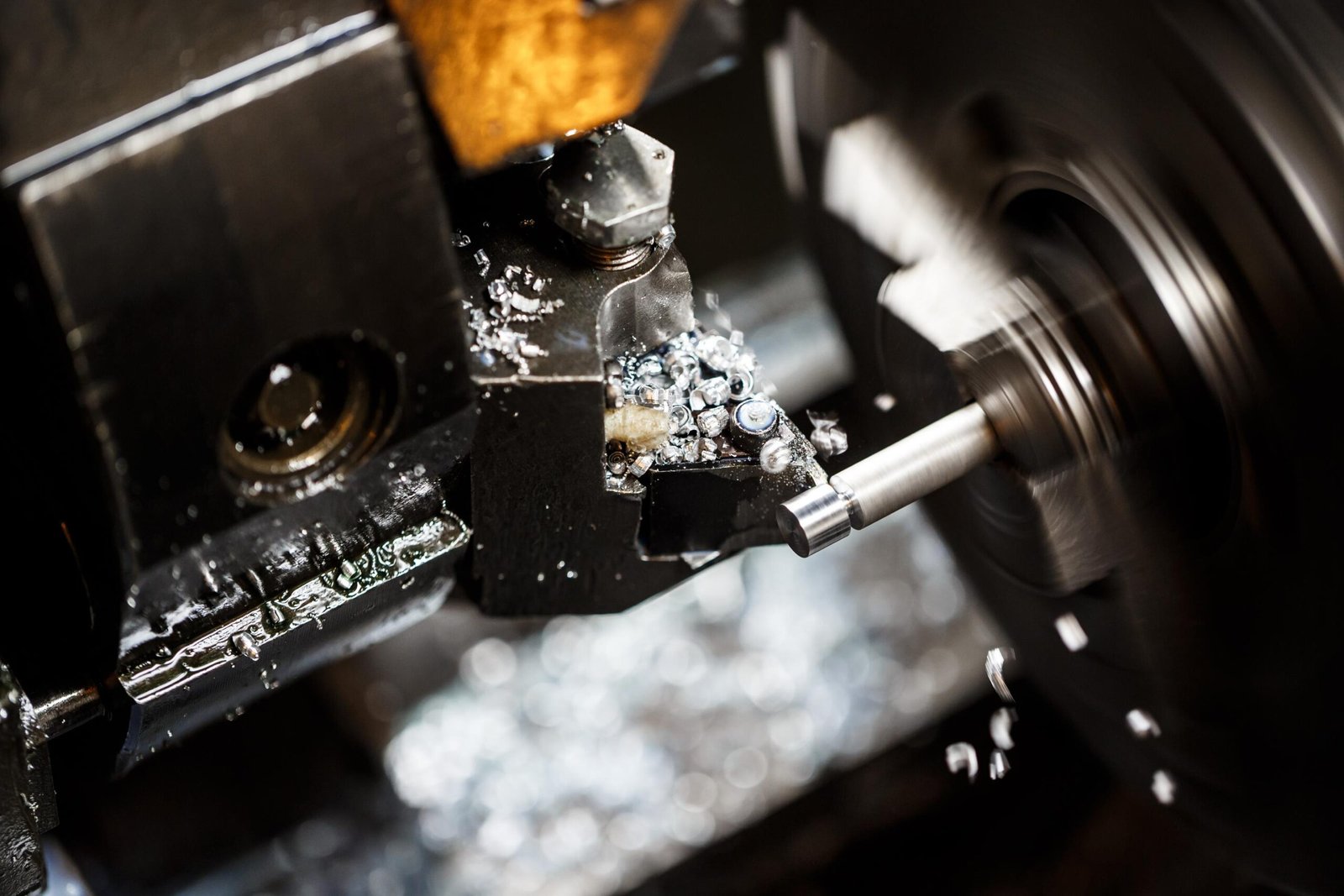 Vue détaillée de la fabrication de pièces mécaniques dans un Atelier de Fabrication Mécanique