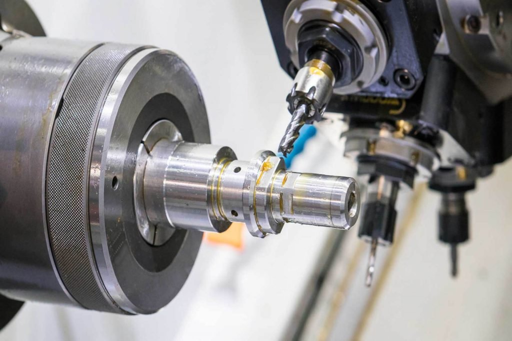 Machine d'usinage CNC chez atelier d'usinage Giga Steel.